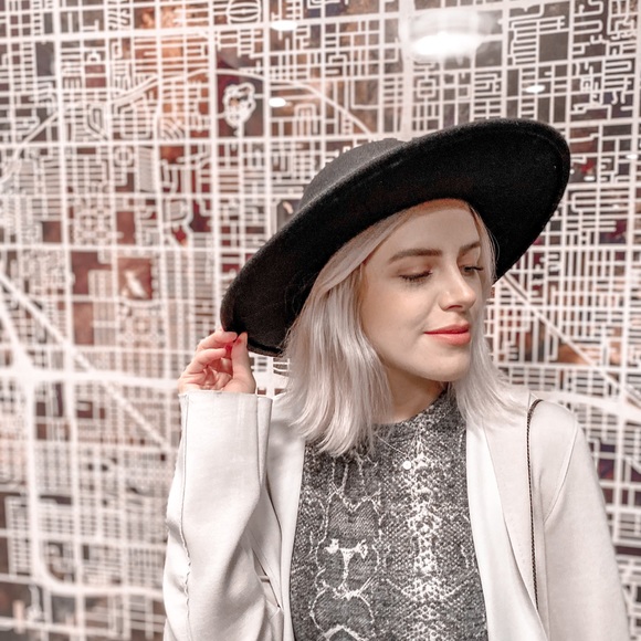 Meet your Posher, Rosario - Picture 1 of 1